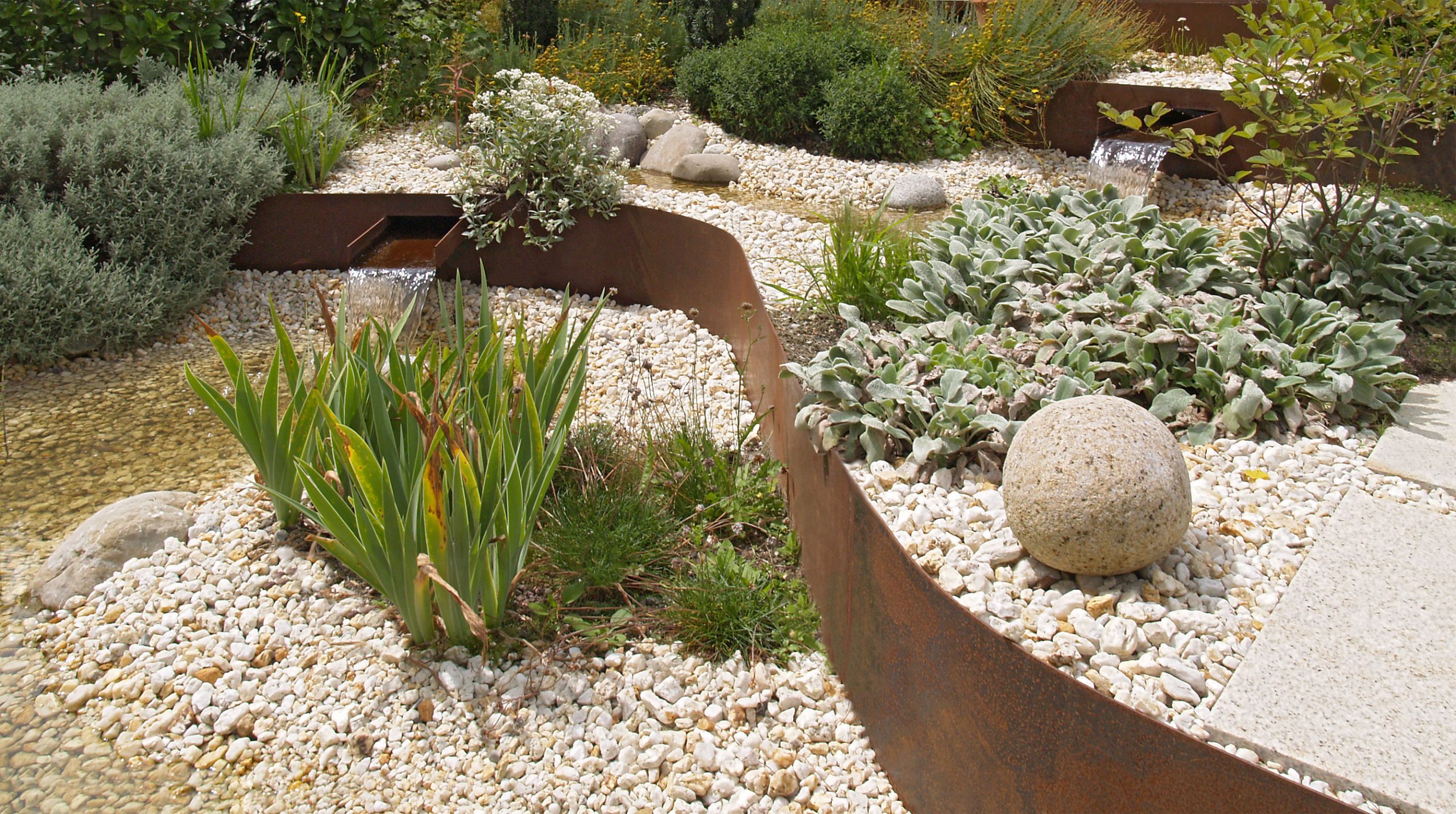 Cortenstahl im Gartenbau Referenzprojekte Rosenrot GmbH