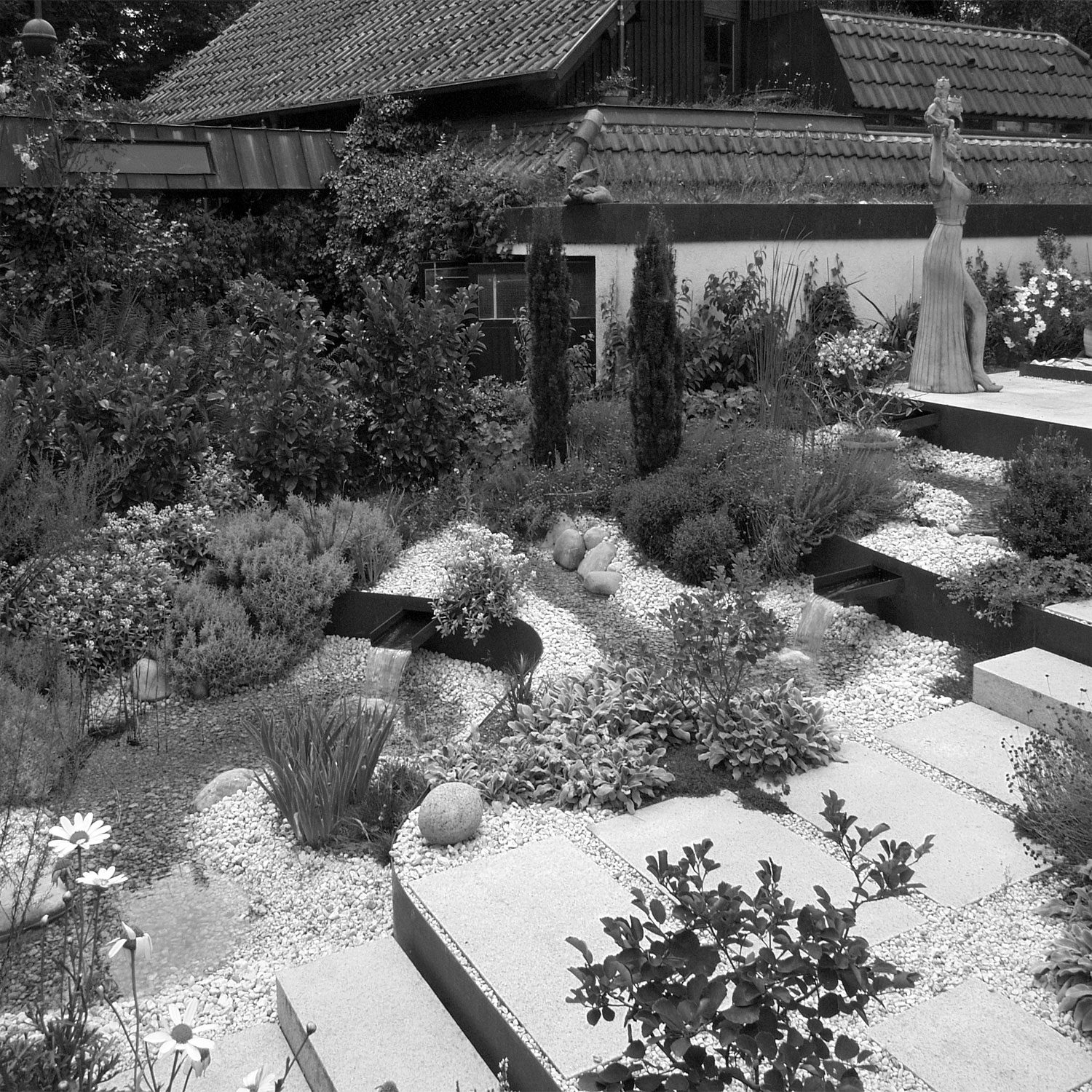 Gartengestaltung mit Bachlauf bei Reutlingen